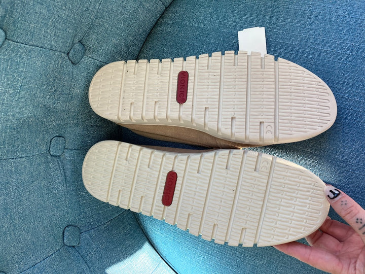 vionic, tan, flat, 9.5