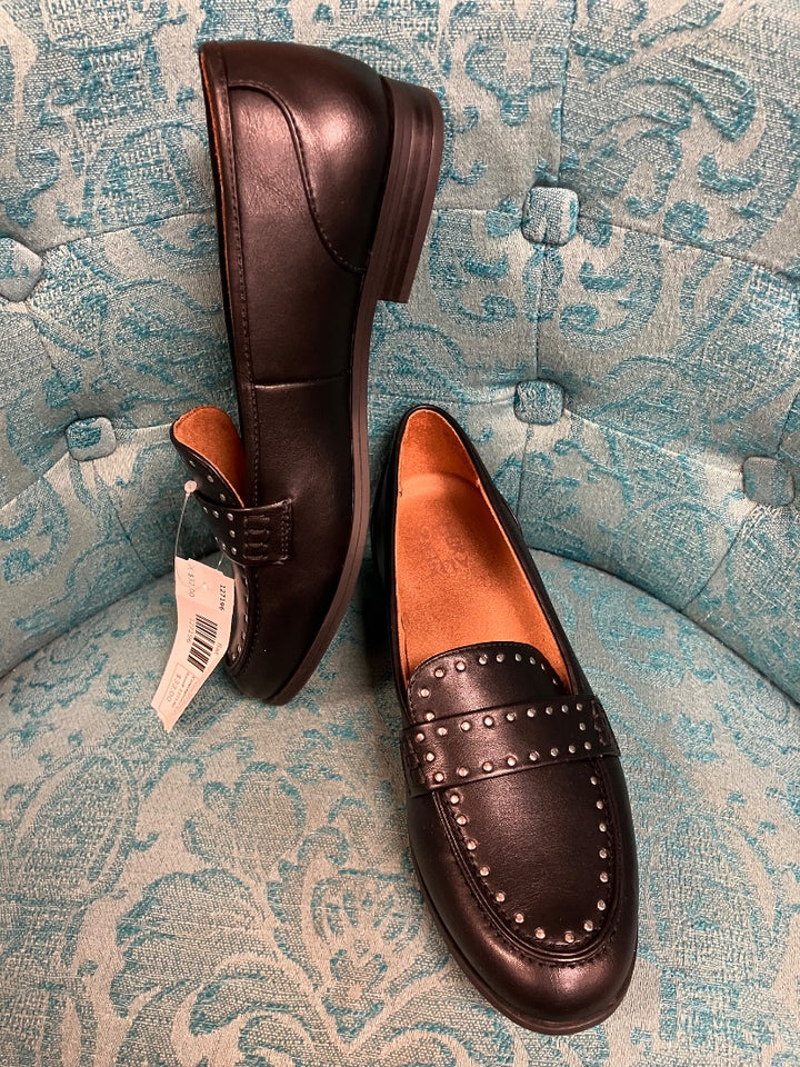 Black naturalizer flat, 9