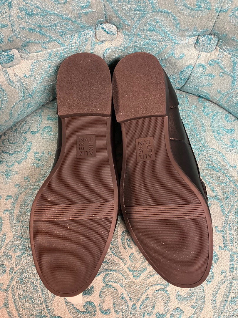 Black naturalizer flat, 9