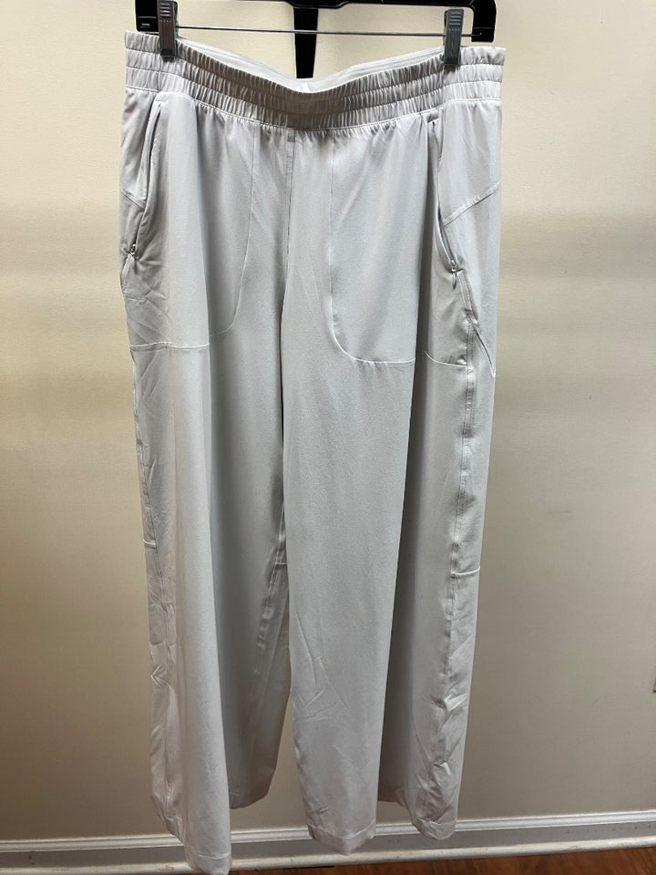 White lululemon pant, 10