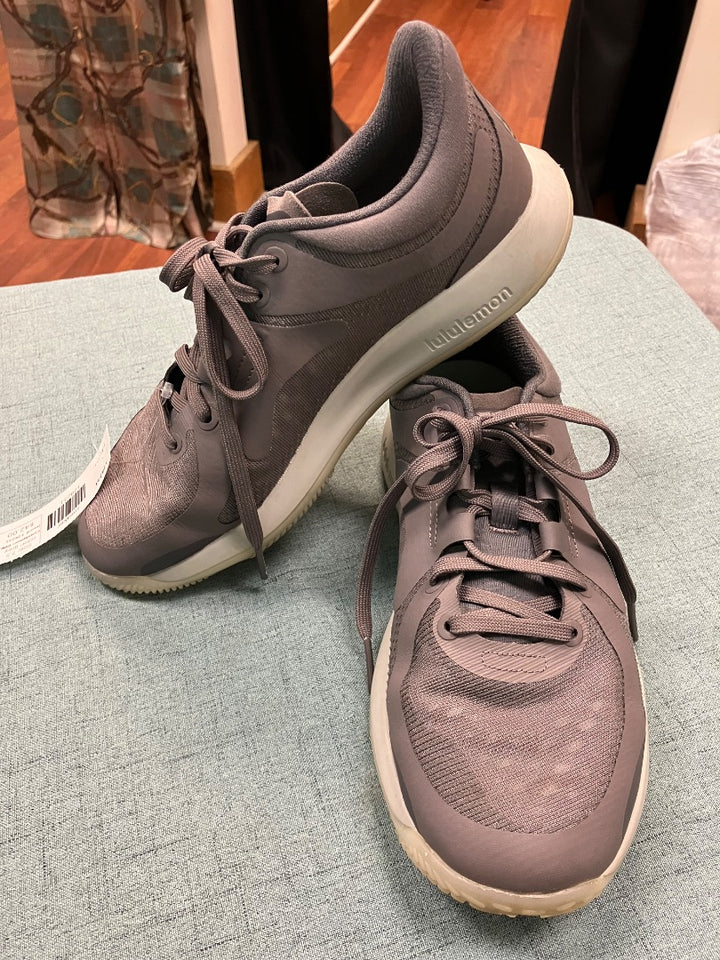 grey lululemon sneaker, 7.5