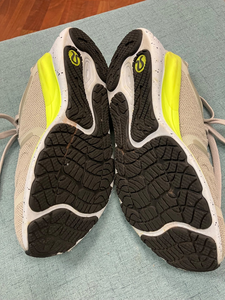 Grey+ lululemon sneaker, 7.5