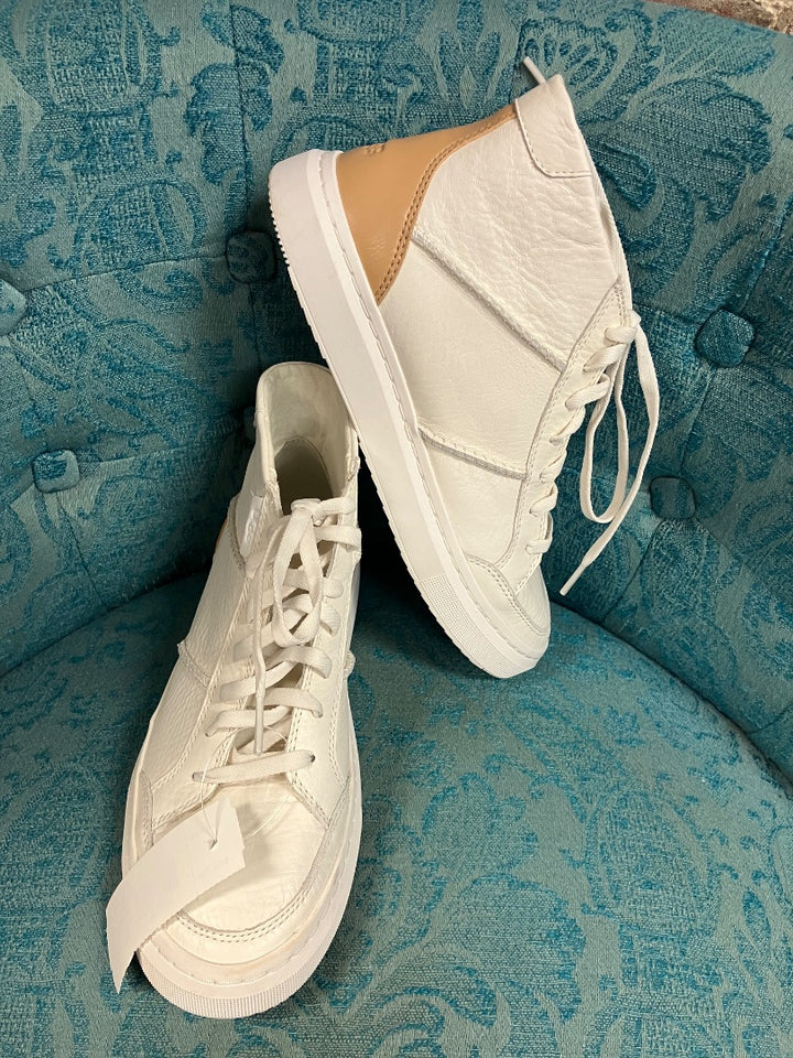 White uggs sneaker, 7.5