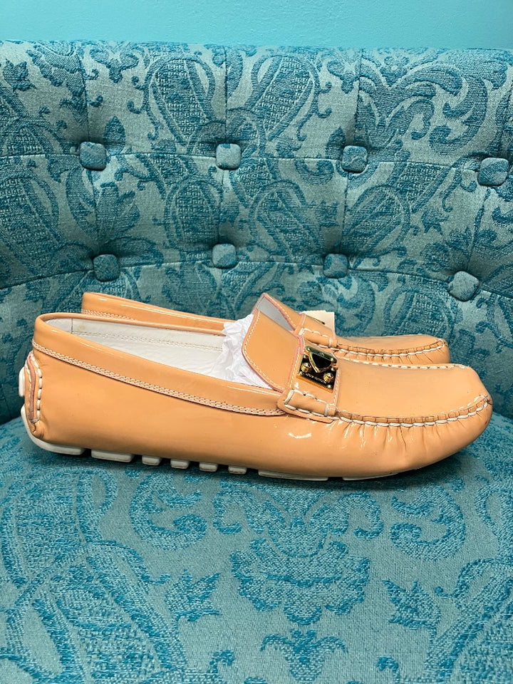 Tan Louis Vuitton flat, 9