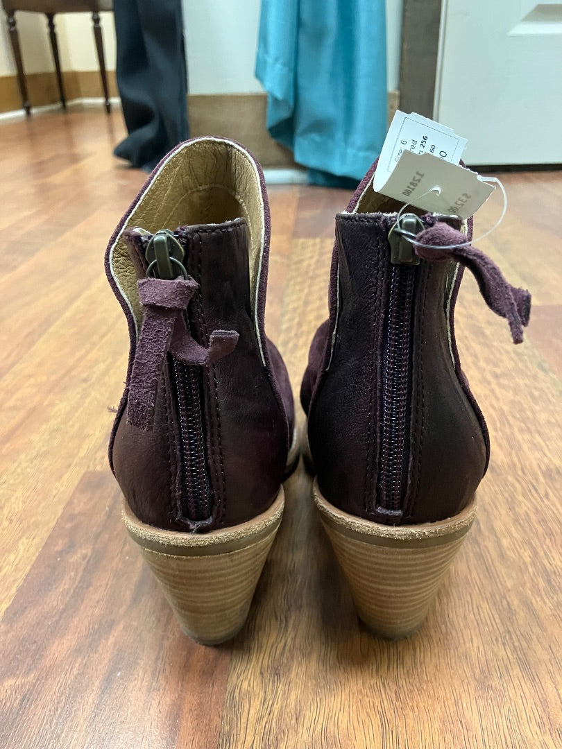 red soft boot, 6