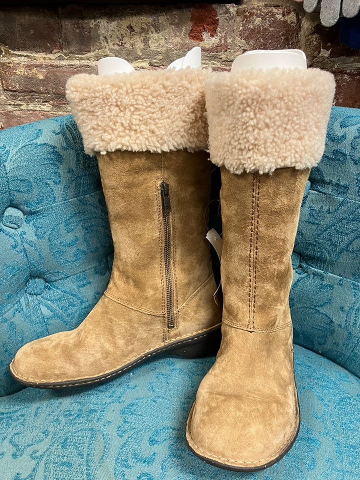 Brown ugg boot, 7