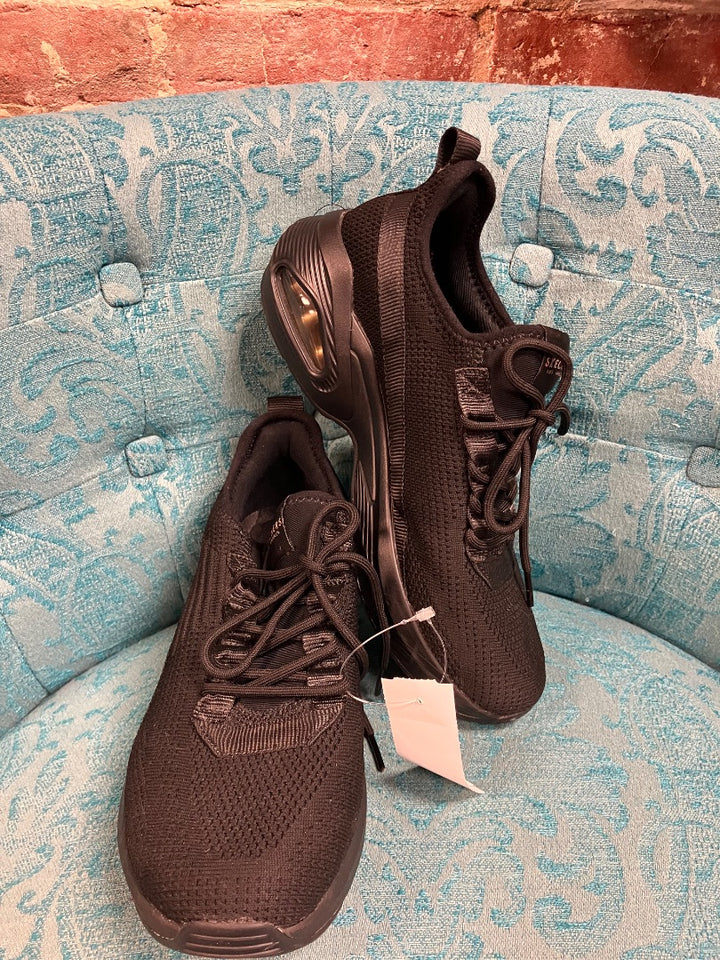 Black skechers sneaker, 9