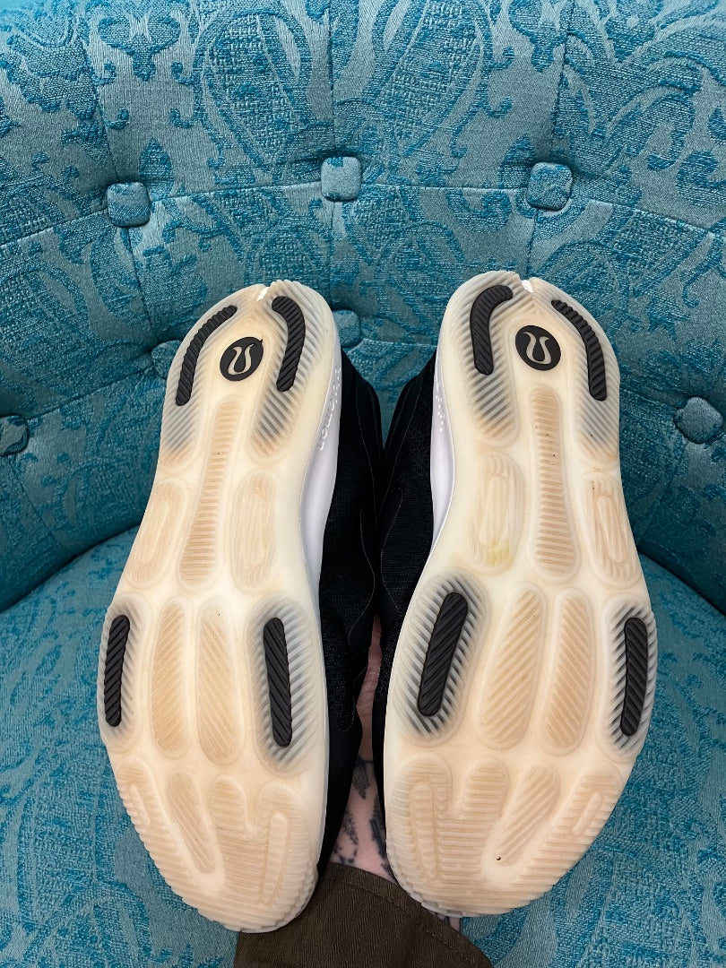 Black lululemon sneaker, 8