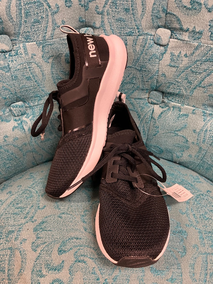Black new balance sneaker, 6.5