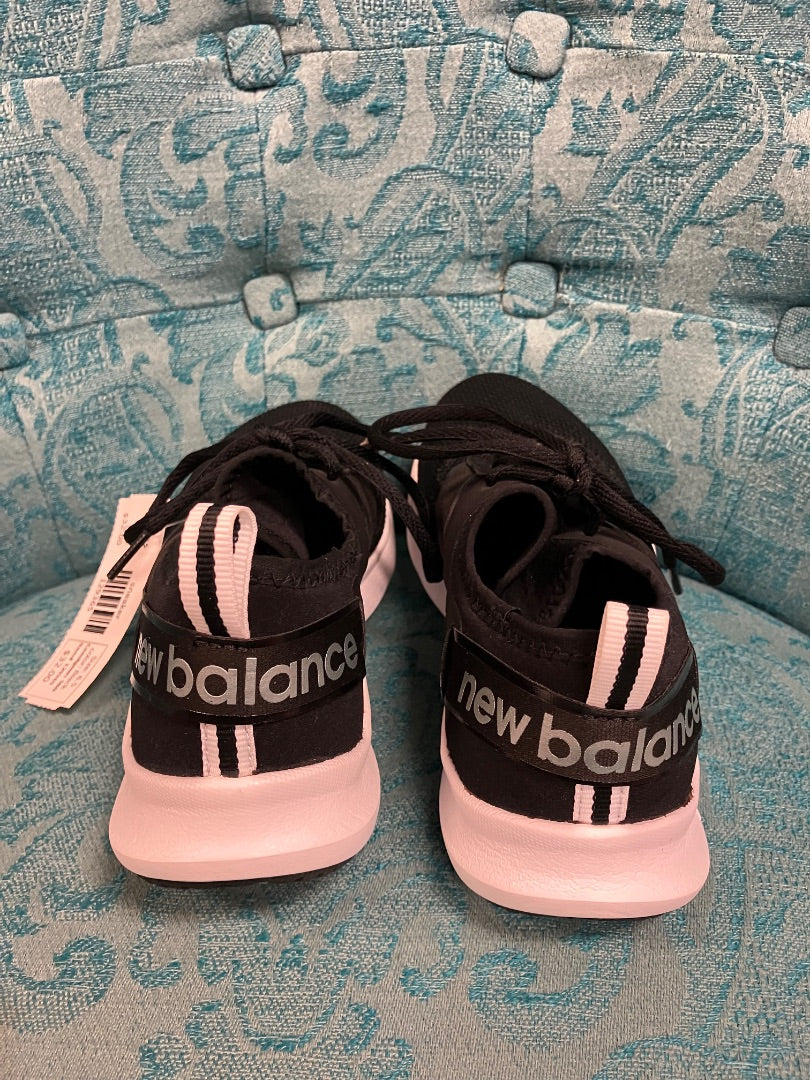 Black new balance sneaker, 6.5