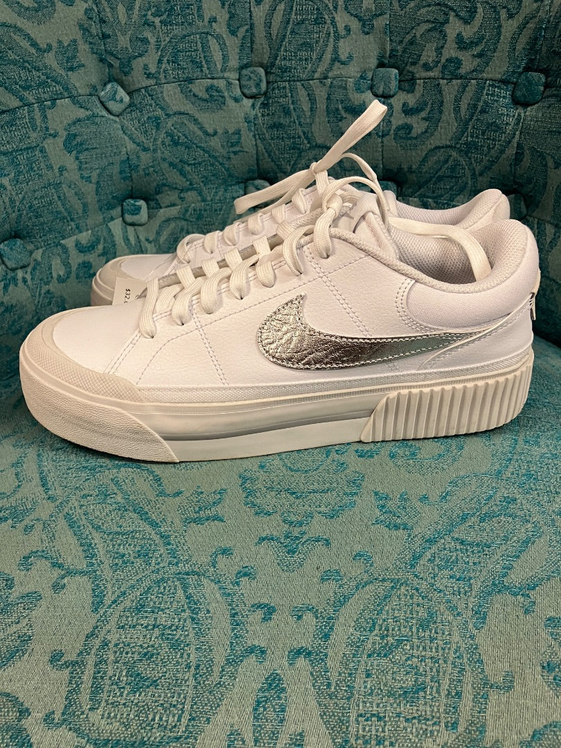 White+ nike sneaker, 9.5