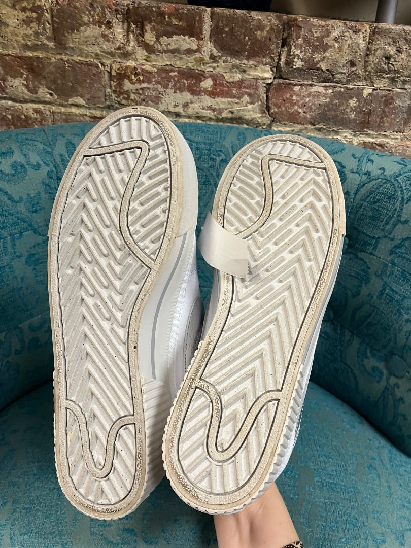 White+ nike sneaker, 9.5