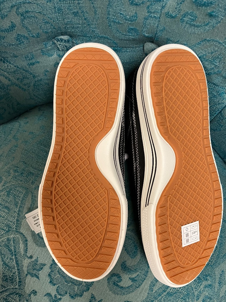 Black skechers sneaker, 9