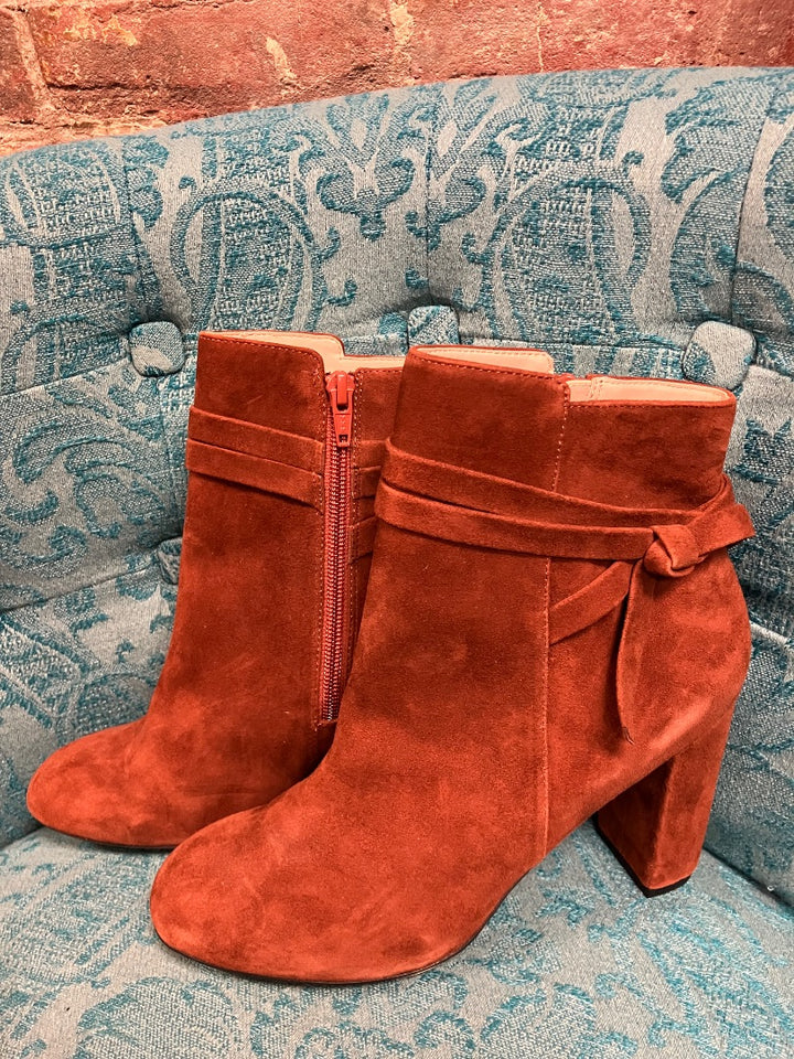 Brown sole society boot, 7