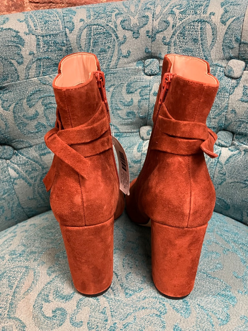 Brown sole society boot, 7