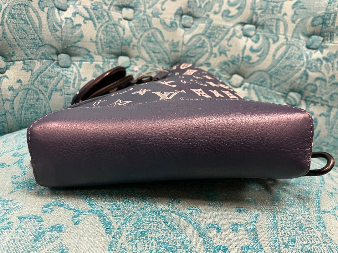 Blue+ Louis Vuitton Sling, Medium