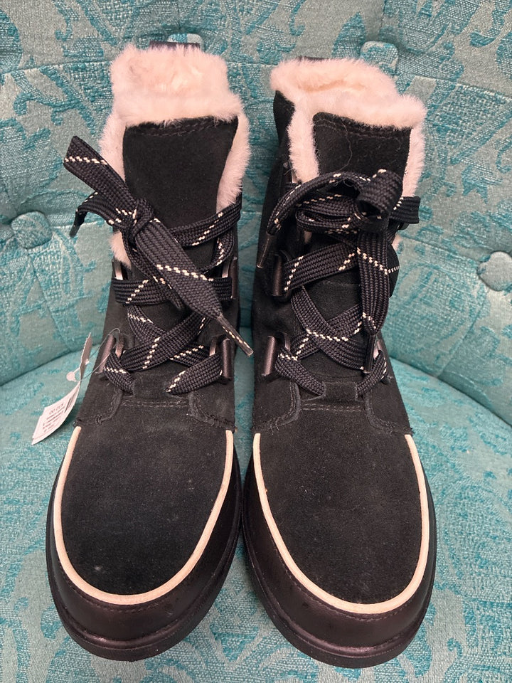 Black Sorel boot, 8