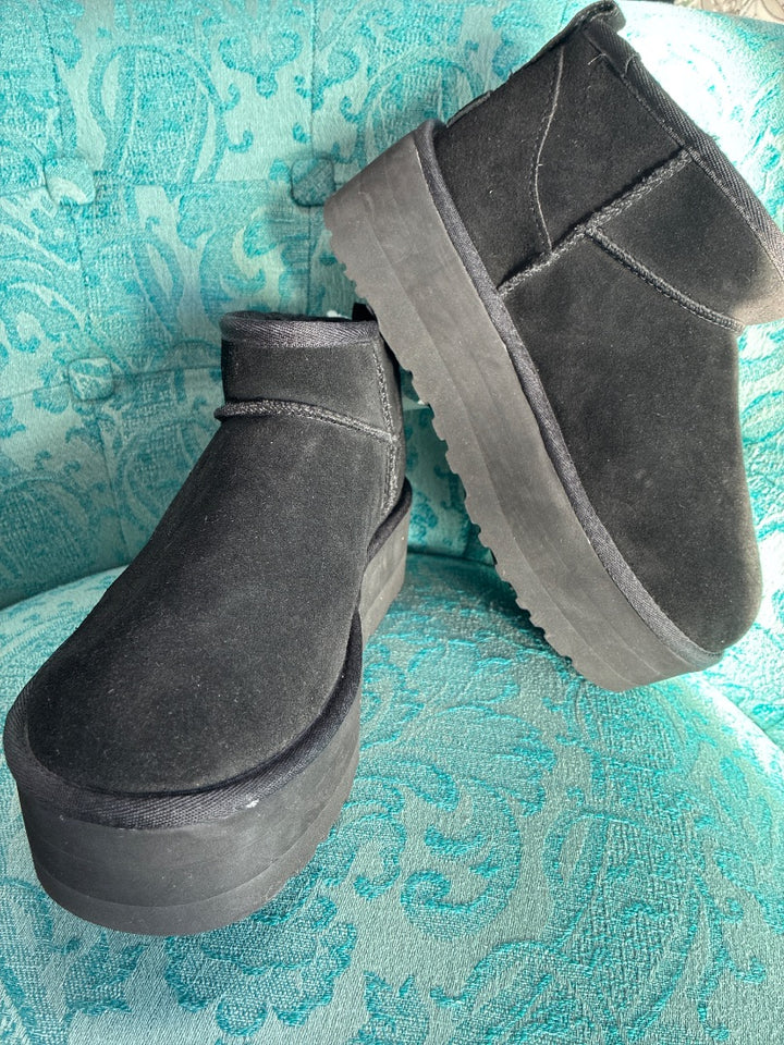 UGG Platform Black Boot, 8