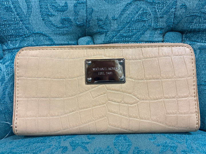 Tan Michael Kors Wallet, NWT Medium