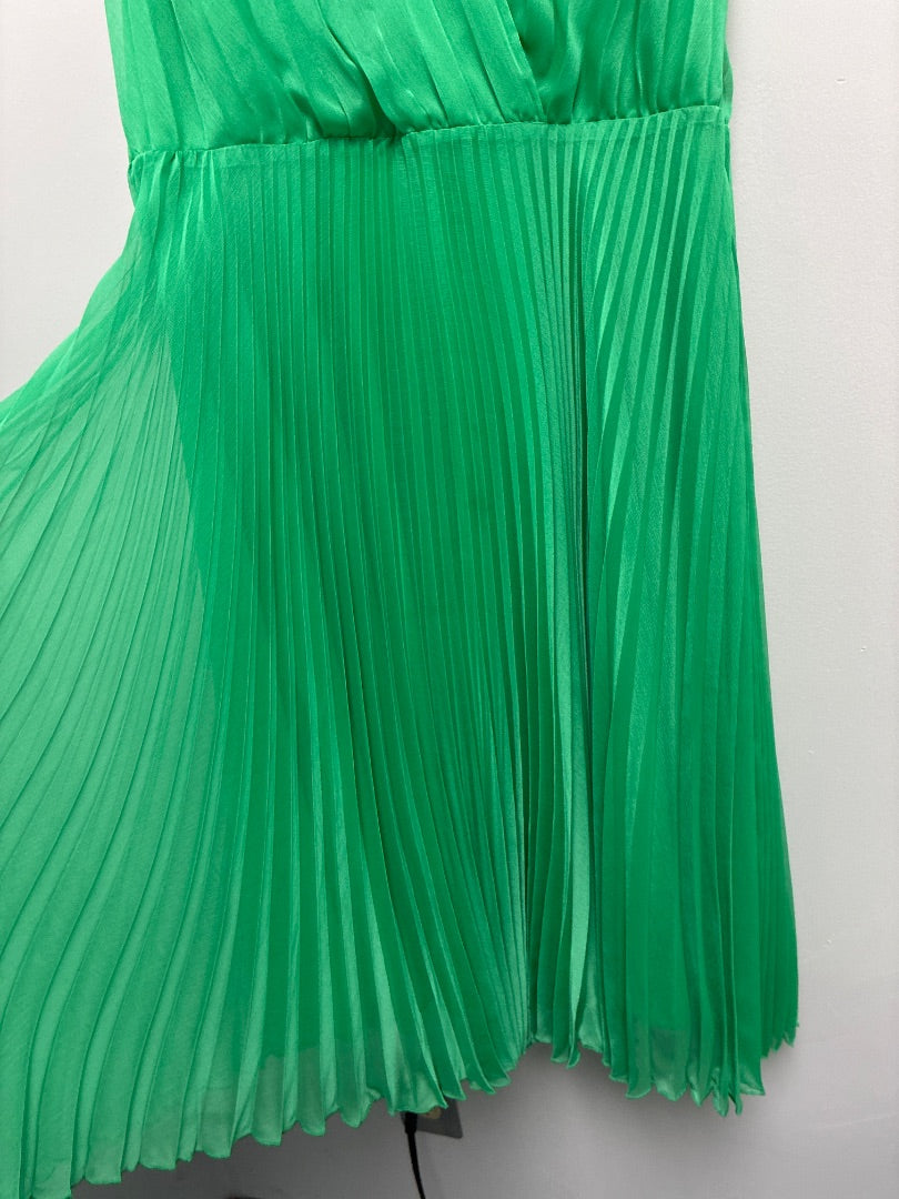 Jones New York Women’s Green Pleated Sleeveless Cocktail Dress - Large