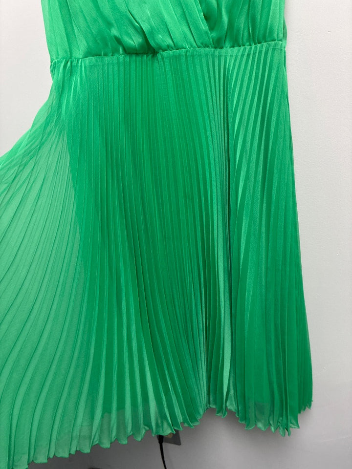 Jones New York Women’s Green Pleated Sleeveless Cocktail Dress - Large