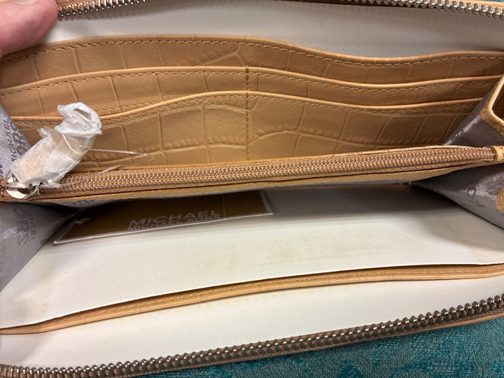 Tan Michael Kors Wallet, NWT Medium