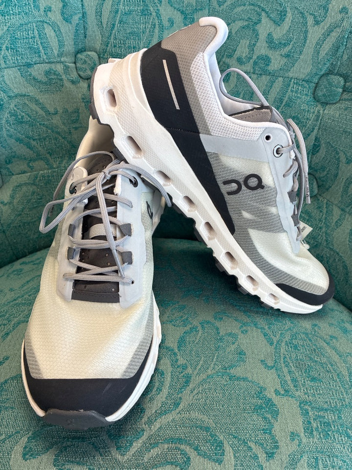 on cloud, white, sneaker, 8.5