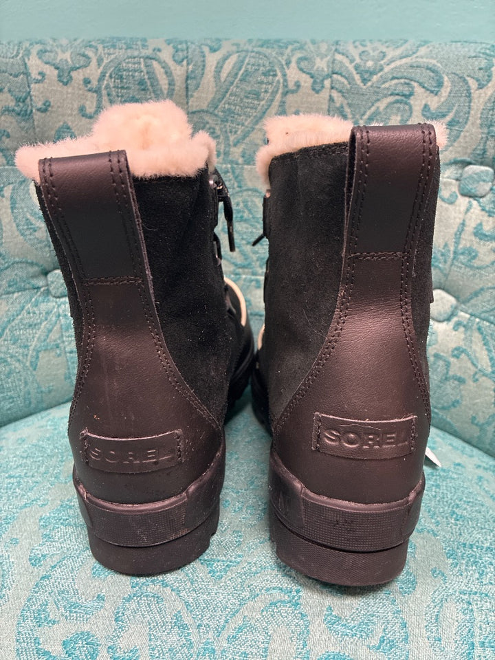 Black Sorel boot, 8