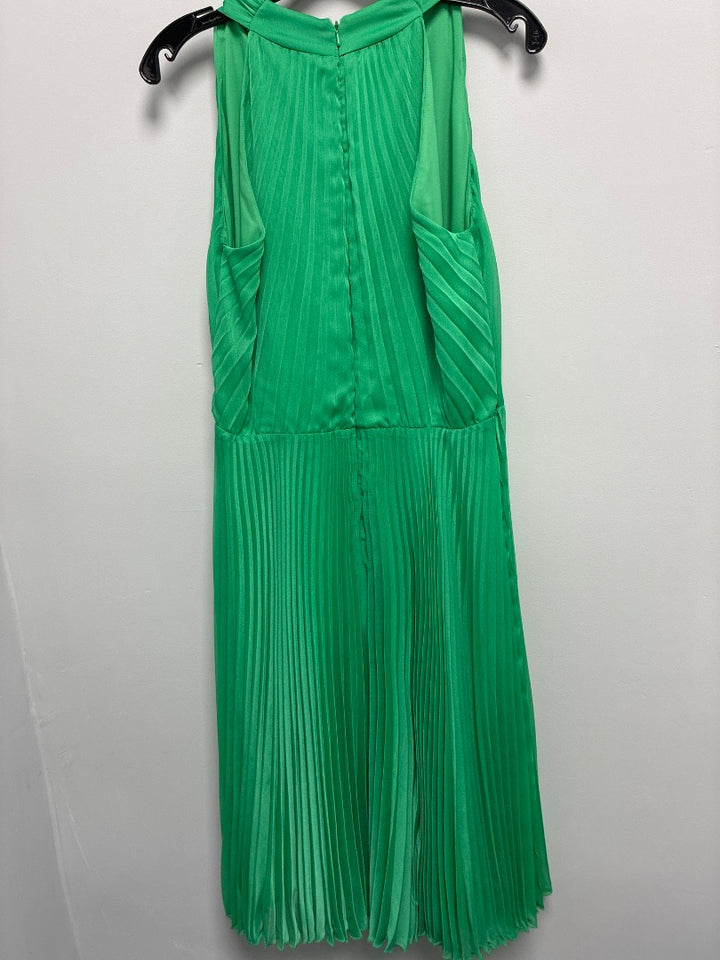 Jones New York Women’s Green Pleated Sleeveless Cocktail Dress - Large