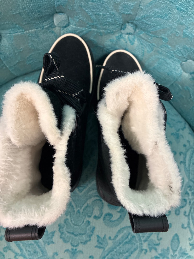 Black Sorel boot, 8