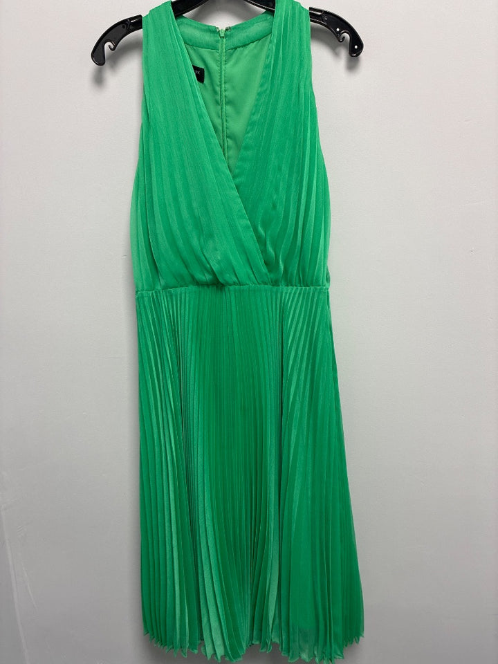Jones New York Women’s Green Pleated Sleeveless Cocktail Dress - Large