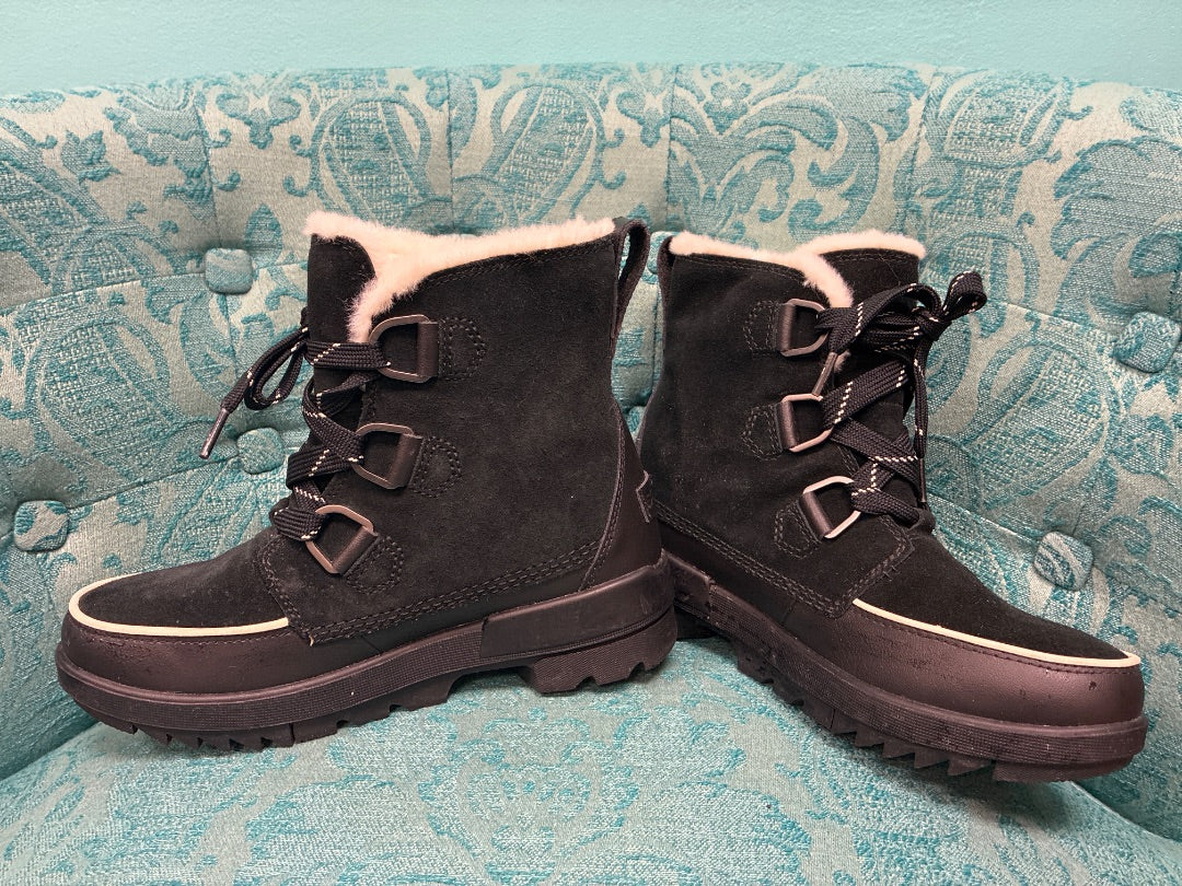 Black Sorel boot, 8